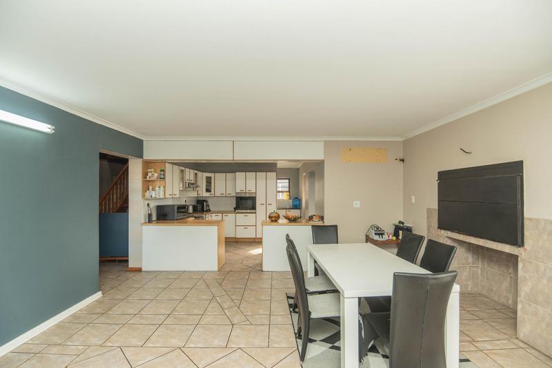 5 Bedroom Property for Sale in Bluewater Bay Eastern Cape
